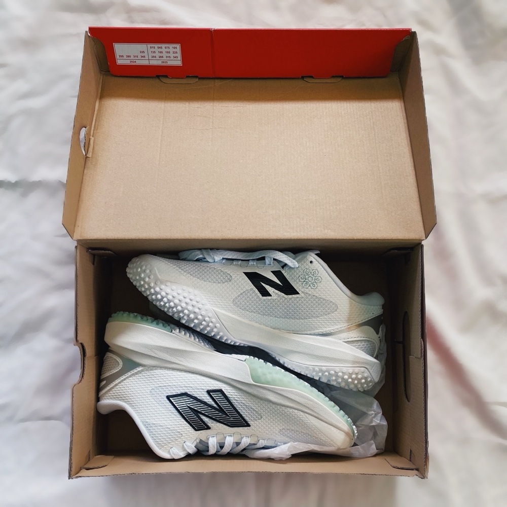 New Balance Men’s FreezeLX v5 Turf Shoes